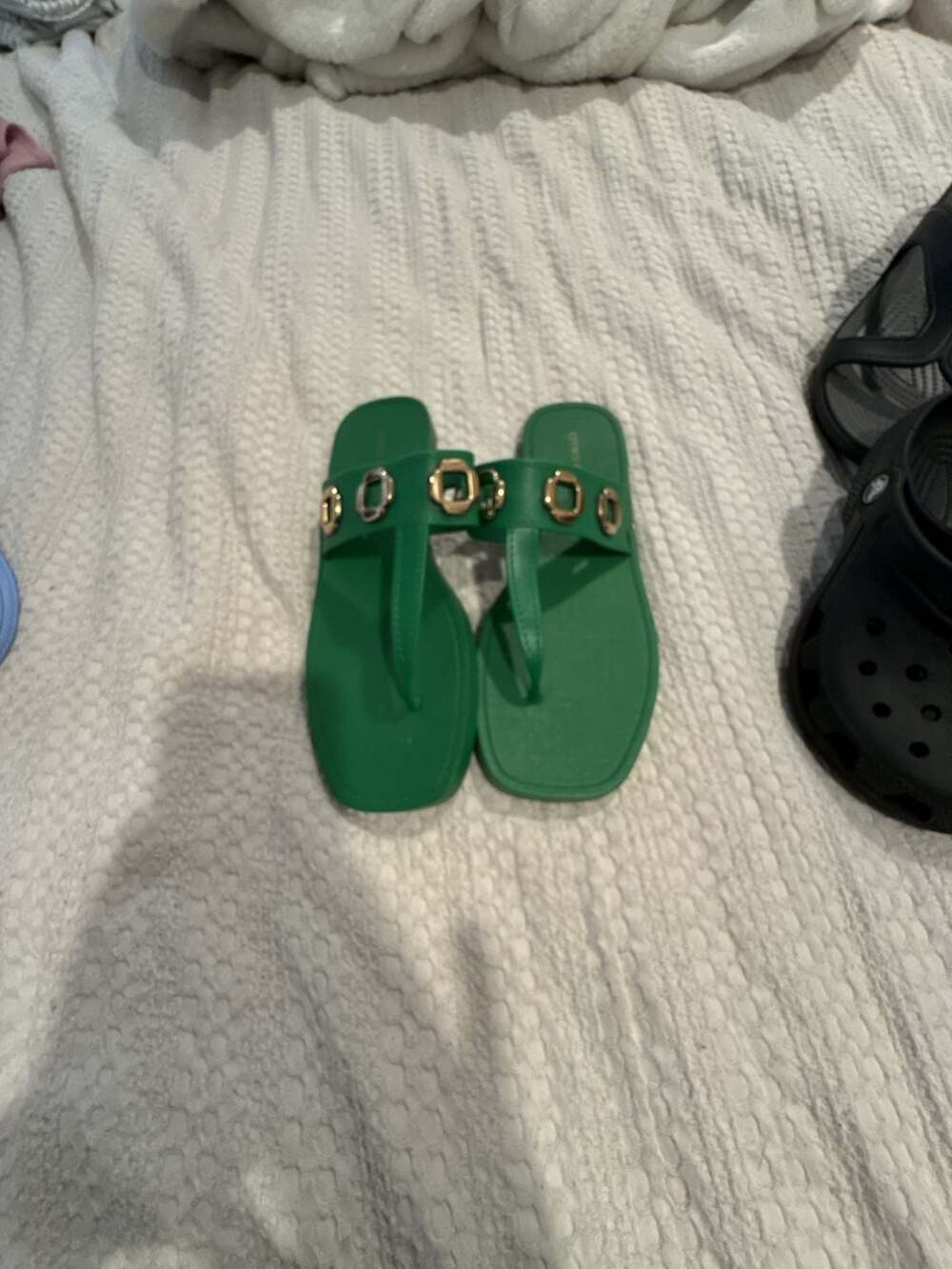 Crown & Ivy Margo Eva Thong Sandals in Green with Gold-Tone Grommet Details